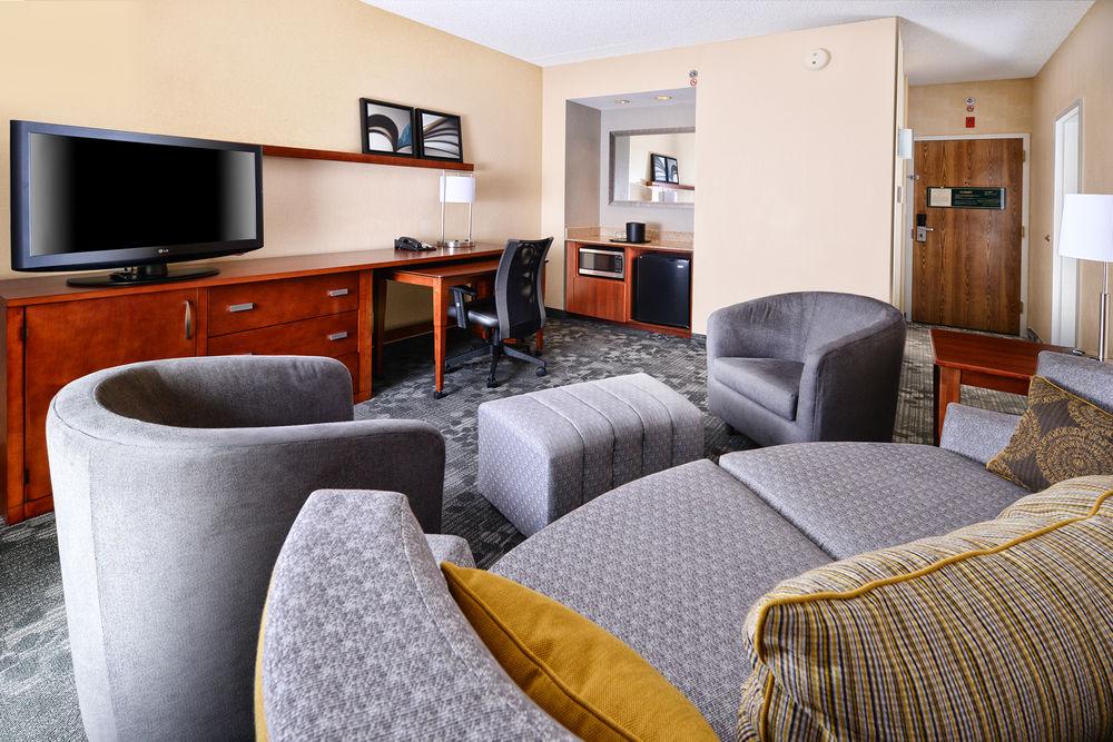 Courtyard By Marriott Dallas Richardson At Spring Valley Экстерьер фото