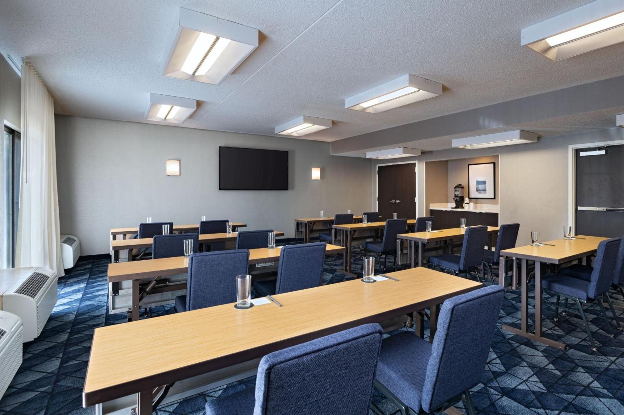 Courtyard By Marriott Dallas Richardson At Spring Valley Экстерьер фото