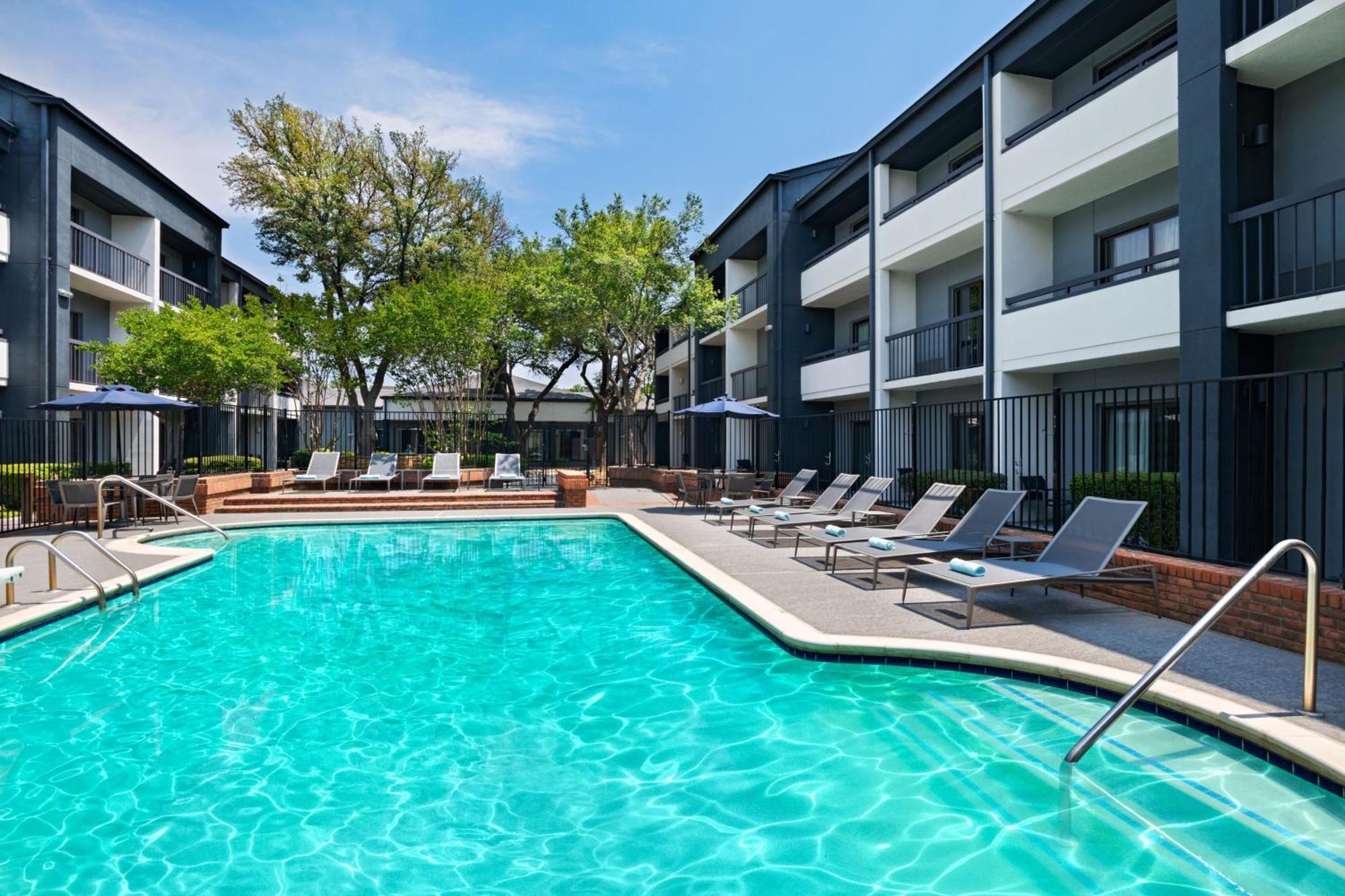 Courtyard By Marriott Dallas Richardson At Spring Valley Экстерьер фото