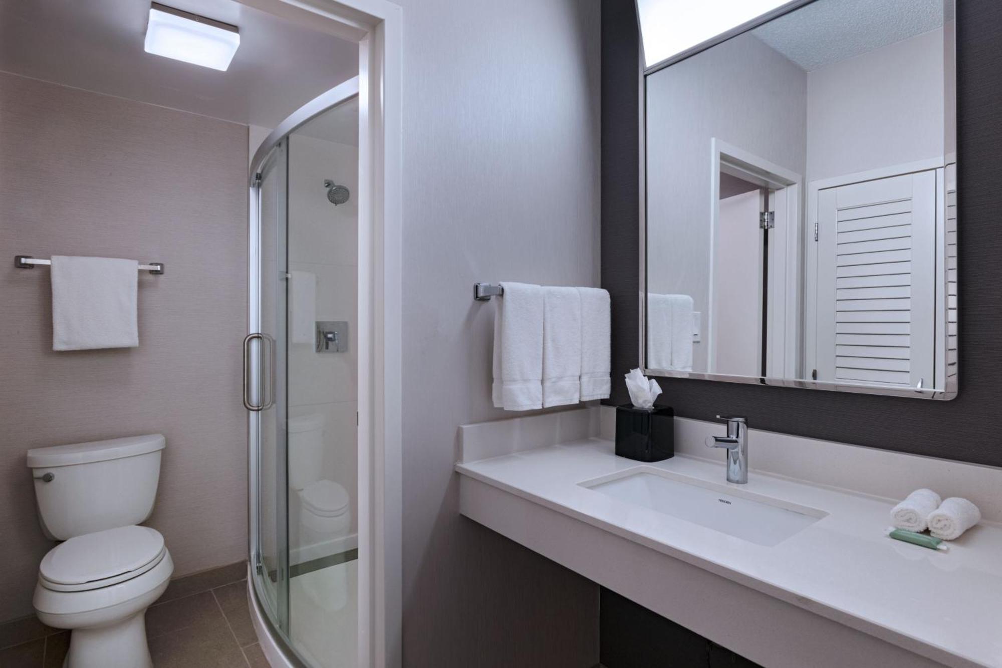 Courtyard By Marriott Dallas Richardson At Spring Valley Экстерьер фото